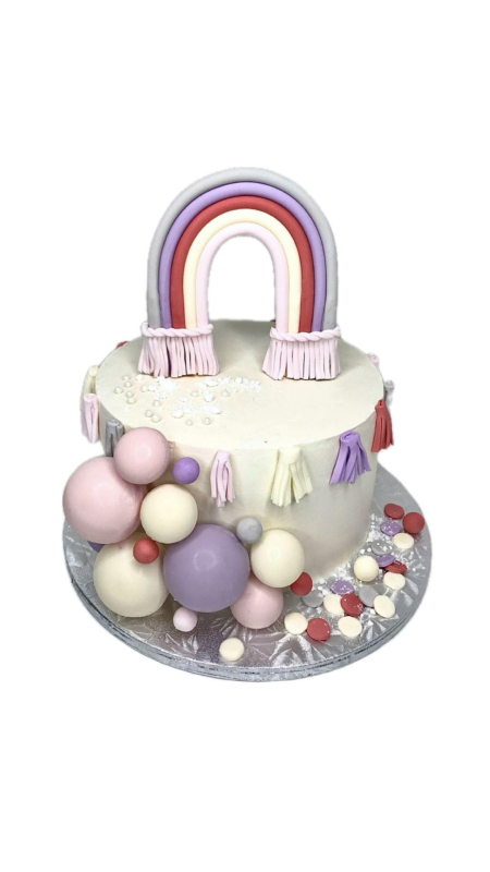 Tort z tęczą i kolorowymi kulami